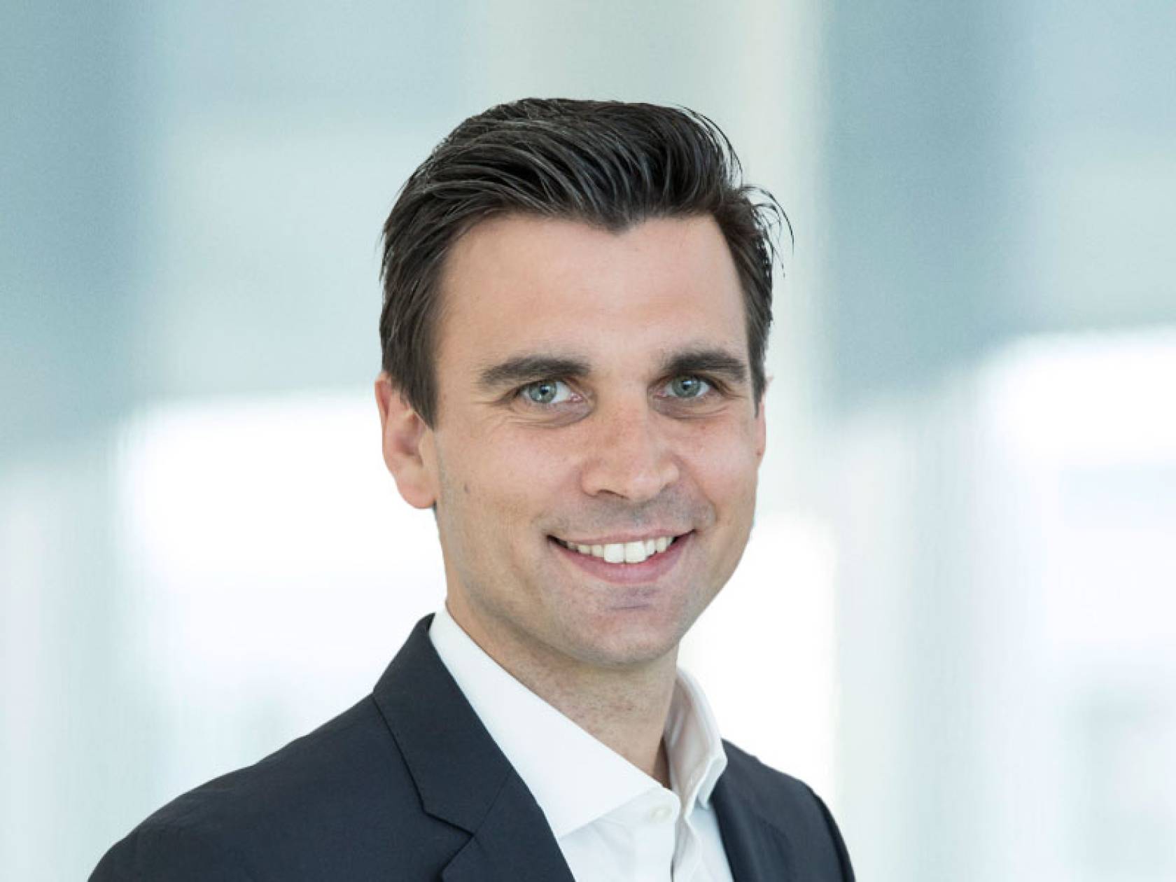 Dr. Sebastian Vogl - Managing Director Sales Enterprise DACH